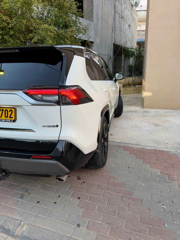טויוטה RAV4