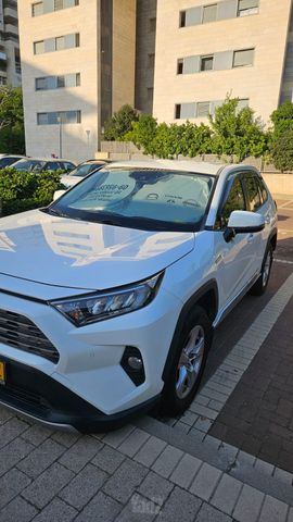 טויוטה RAV4