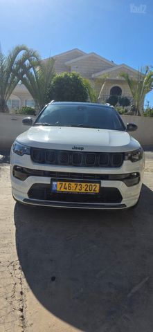 מודעת רכב ג'יפ קומפאס