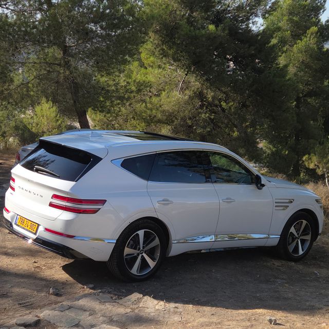 מודעת רכב ג'נסיס GV80