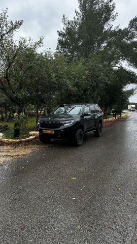 טויוטה לנד קרוזר