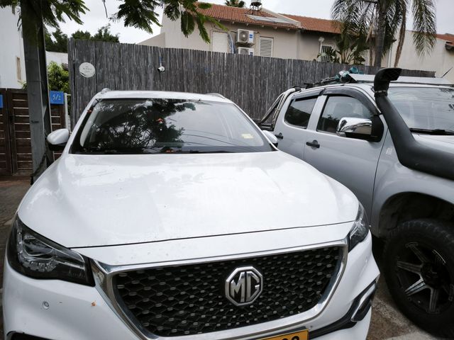 מודעת רכב אם ג'י EHS PHEV