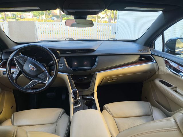 קאדילק XT5
