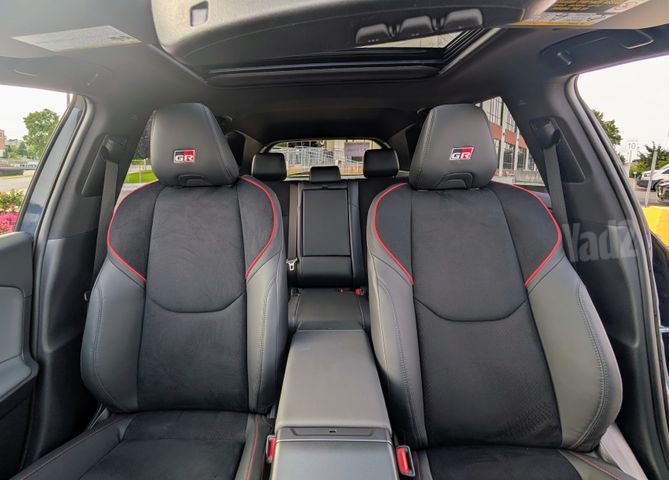 מודעת רכב טויוטה RAV4 2