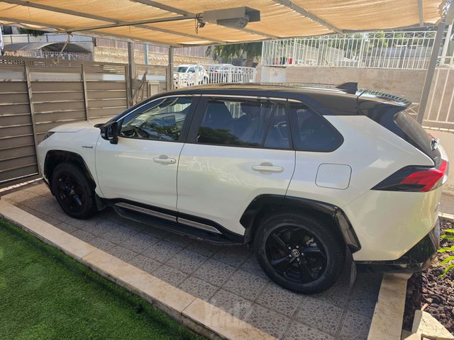 טויוטה RAV4
