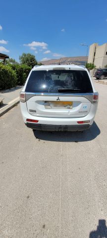 מיצובישי אאוטלנדר