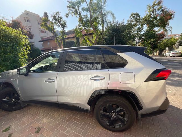 RAV4 4X2 E-Motion היברידי אוט׳ בנזין 2.5 (178 כ״ס) [2019-2026]