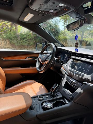 קאדילק XT5