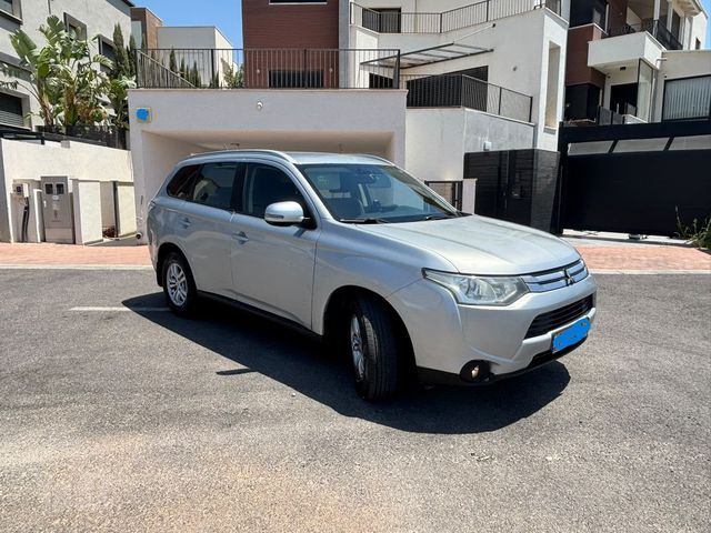 מיצובישי אאוטלנדר