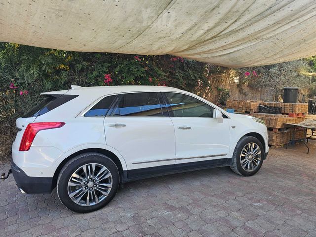 קאדילק XT5