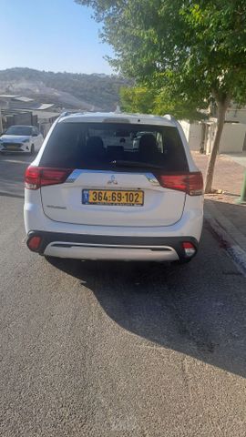 מיצובישי אאוטלנדר