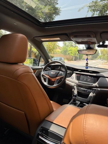 קאדילק XT5