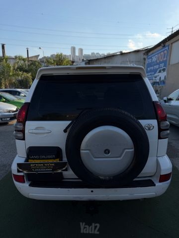 טויוטה לנד קרוזר