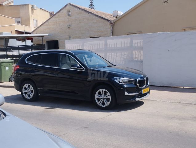 ב מ וו X1