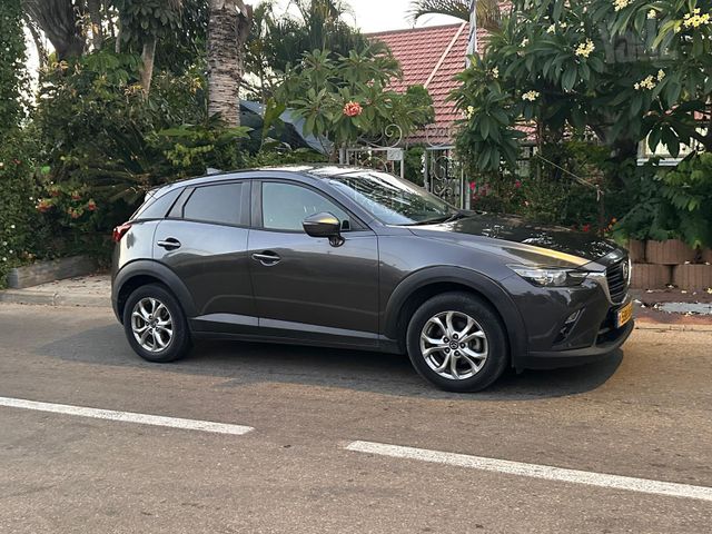 מודעת רכב מאזדה CX-3