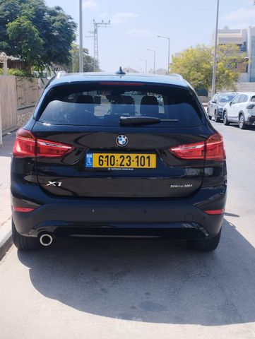 ב מ וו X1