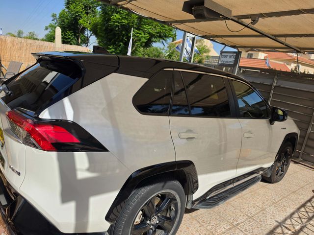 טויוטה RAV4