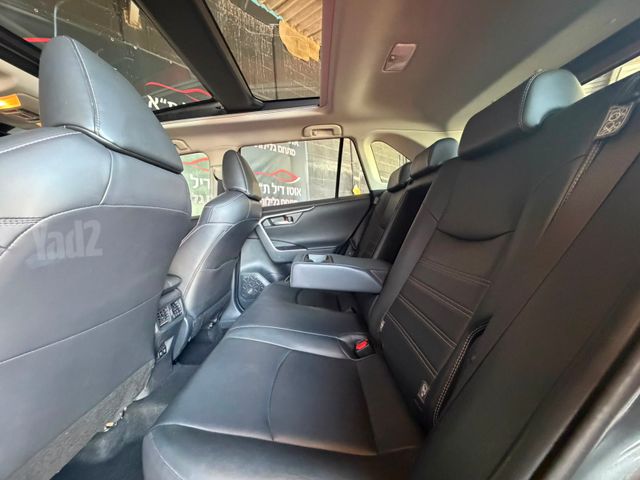 טויוטה RAV4