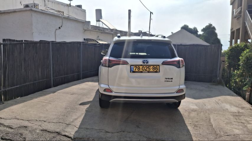 טויוטה RAV4