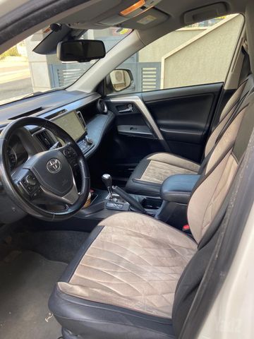 טויוטה RAV4