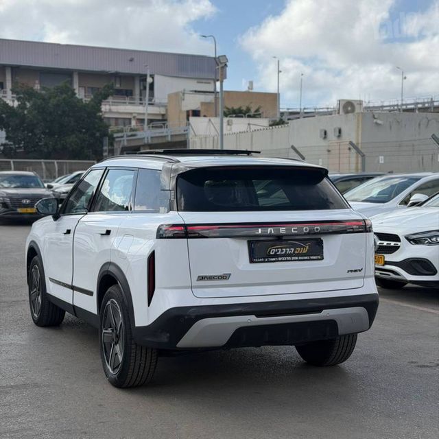ג'אקו J7