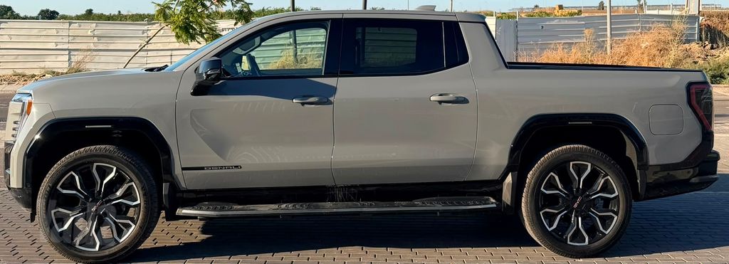 מודעת רכב ג'י.אם.סי סיירה EV 1