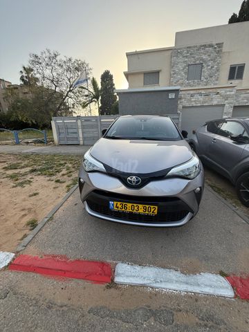 מודעת רכב טויוטה C-HR