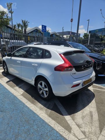 וולוו V40