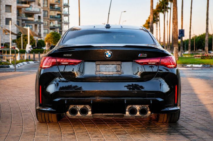 ב מ וו M4