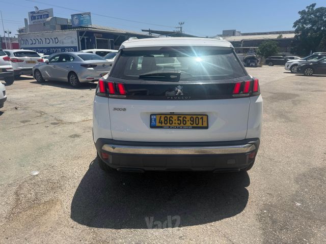 פיג'ו 3008