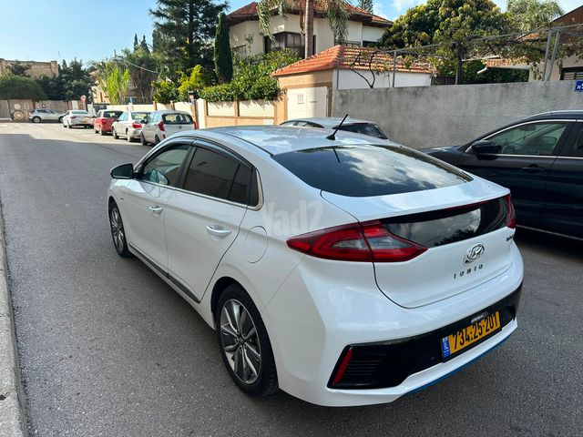 יונדאי איוניק
