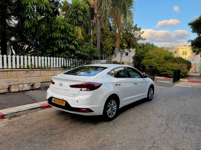 יונדאי אלנטרה
