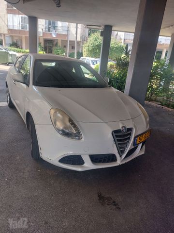 מודעת רכב אלפא רומיאו ג'ולייטה