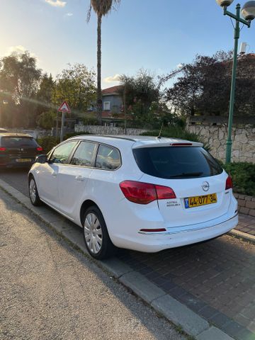 אופל אסטרה