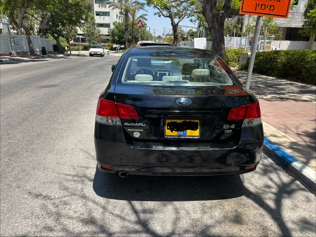 סובארו B4/לגאסי