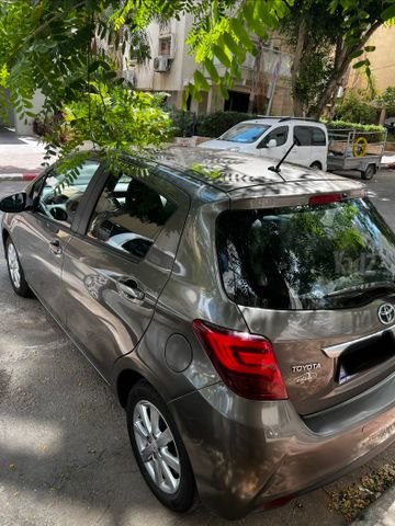 טויוטה יאריס
