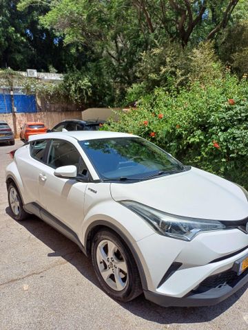 מודעת רכב טויוטה C-HR