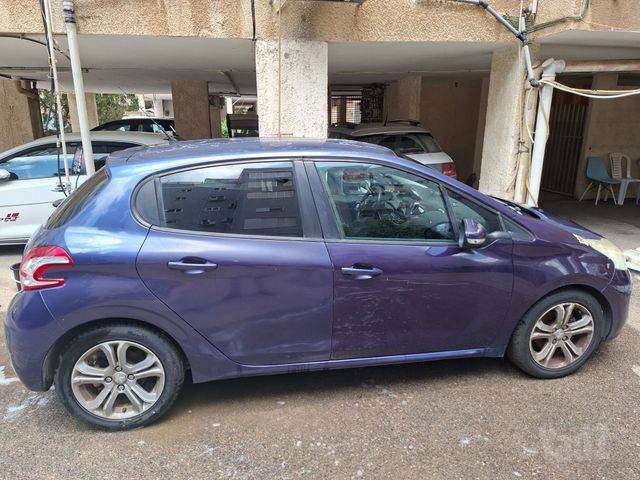 פיג'ו 208
