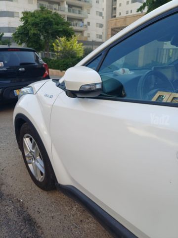 מודעת רכב טויוטה C-HR