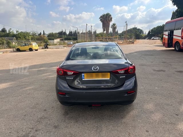 מאזדה 3