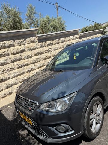 סיאט ארונה