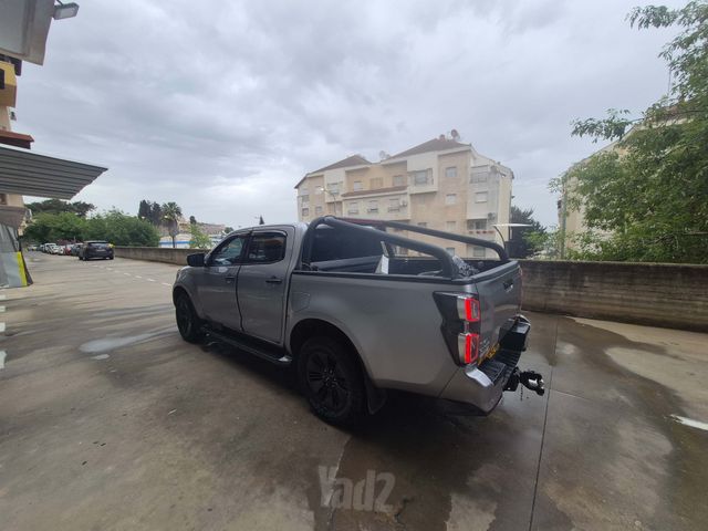 איסוזו די-מקס