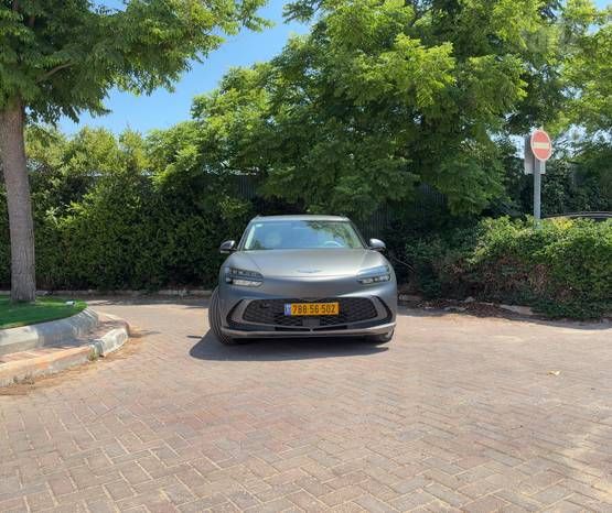 מודעת רכב ג'נסיס GV60