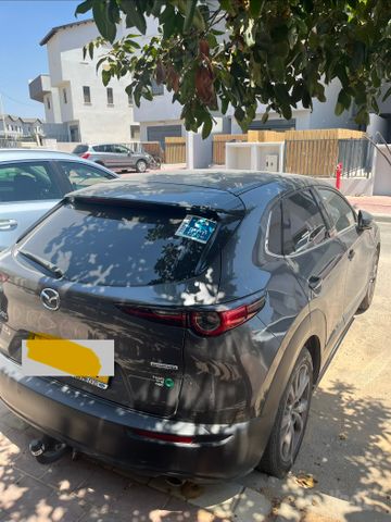 מודעת רכב מאזדה CX-30
