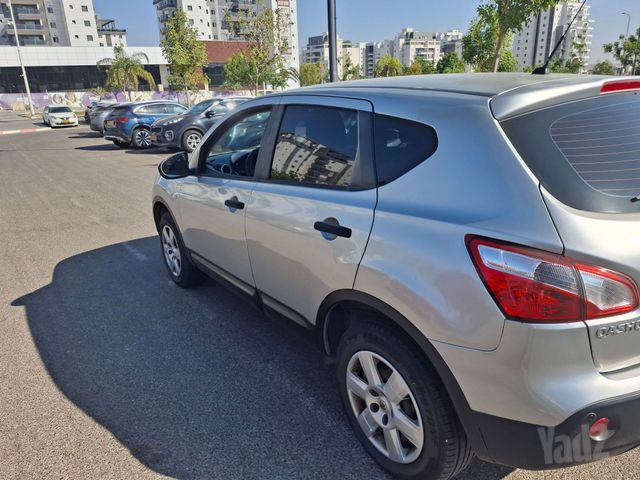 קשקאי 4X2 Visia אוט׳ 5 מק 2.0 (140 כ״ס) [2010-2014]