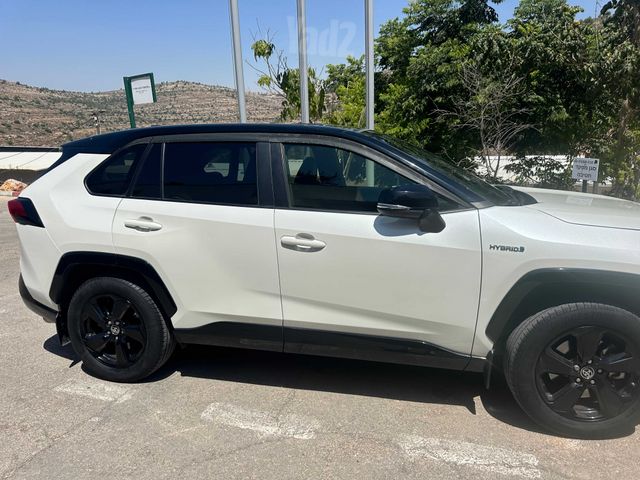 טויוטה RAV4