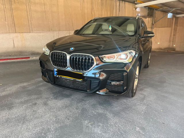 ב מ וו X1