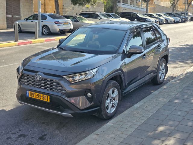 מודעת רכב טויוטה RAV4