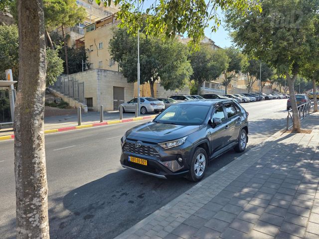 טויוטה RAV4
