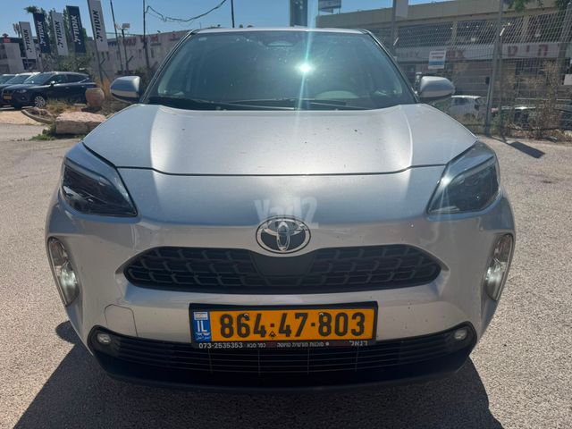 מודעת רכב טויוטה יאריס קרוס